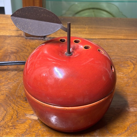 Retired Scentsy ceramic Teacher Appreciation Gift red apple wax warmer / melter - Picture 3 of 8